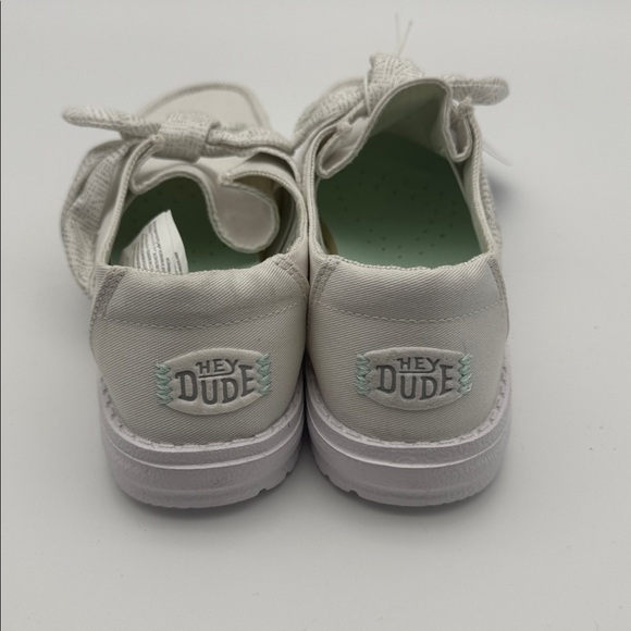 Hey Dude Women's White Casual Shoes size 6 - Picture 3 of 4